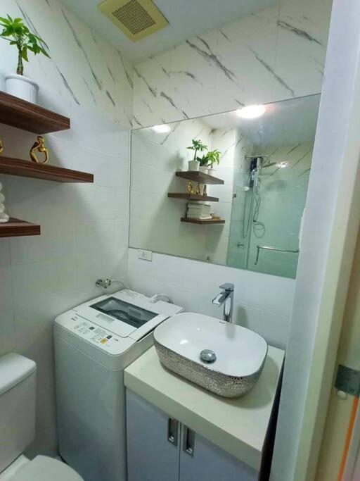 Cozy Studio Unit At Sun Residences Quezon City Ngoại thất bức ảnh